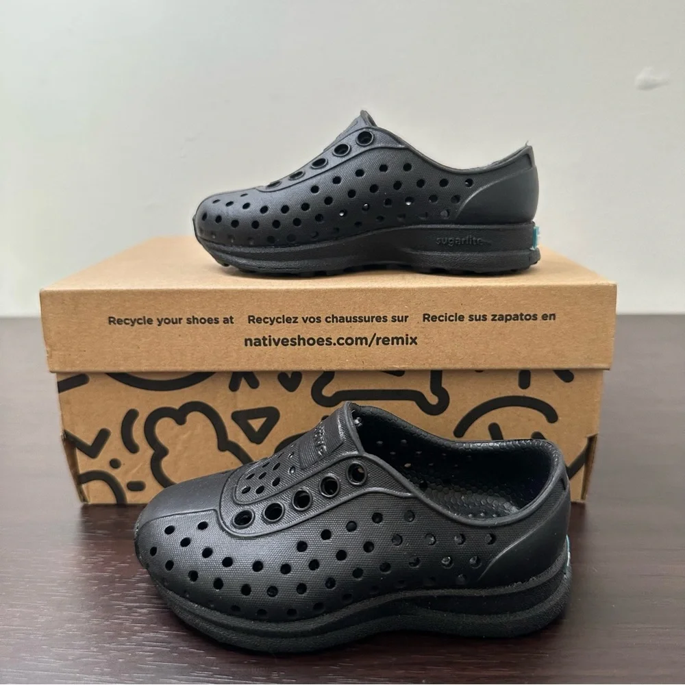 Native Robbie Sugarlite Slip-On Shoe Black Size 4 Kids, Waterproof, Outdoor, New